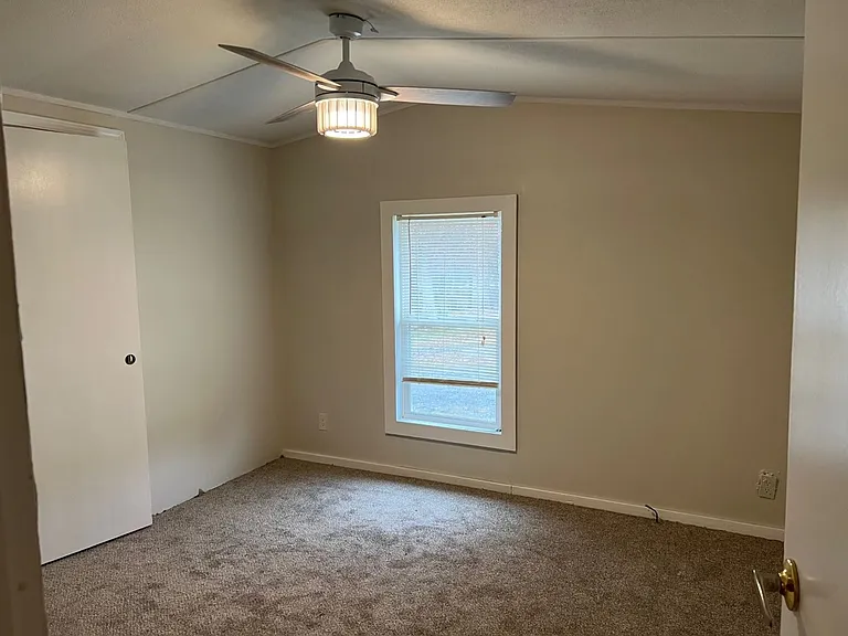 138 Sutton Ct — Photo 10