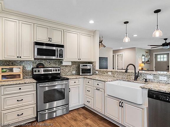 5th image of 741 Lake Blue Dr