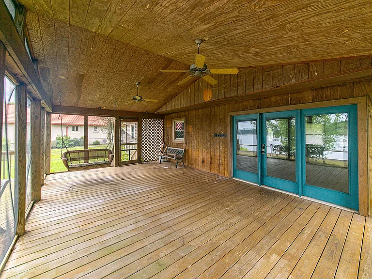 671 Riverview Dr — Photo 22
