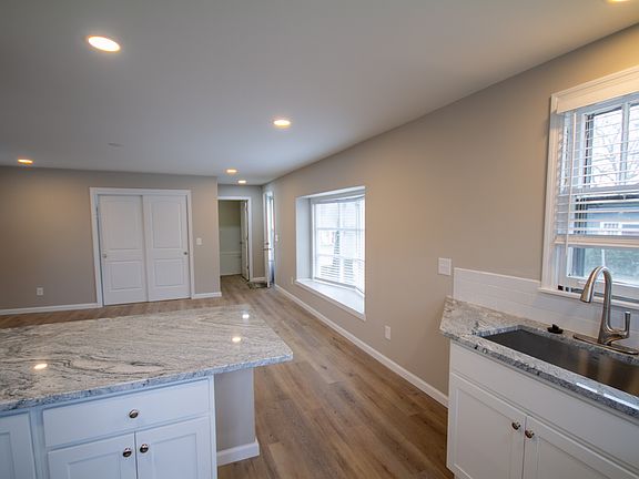 2nd image of 2226 Blair Blvd #4