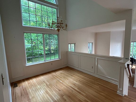 3rd image of 137 Woods End