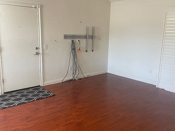 5th image of 320 W Walnut St APT 30