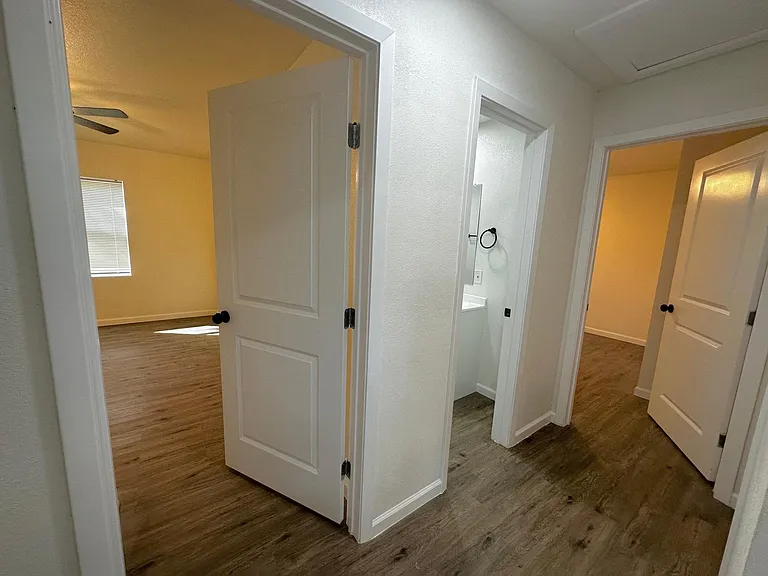 10809 Sharondale Ln — Photo 8