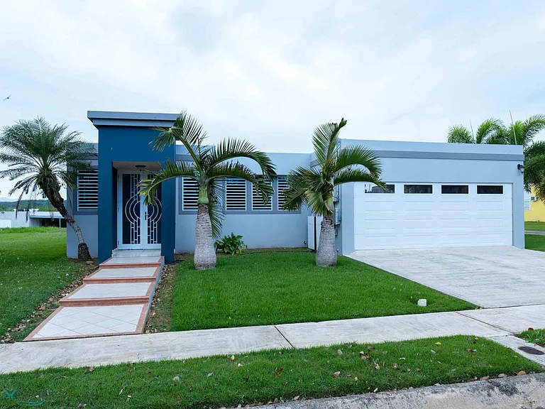 15 Urb Brisas Del Mnr #II — Photo 2