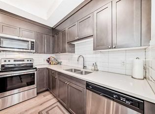 30 W Shawnee Cmn SW #402, Calgary, AB T2Y 0R1