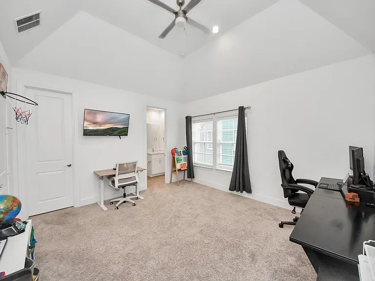 624 Delmar St — Photo 14