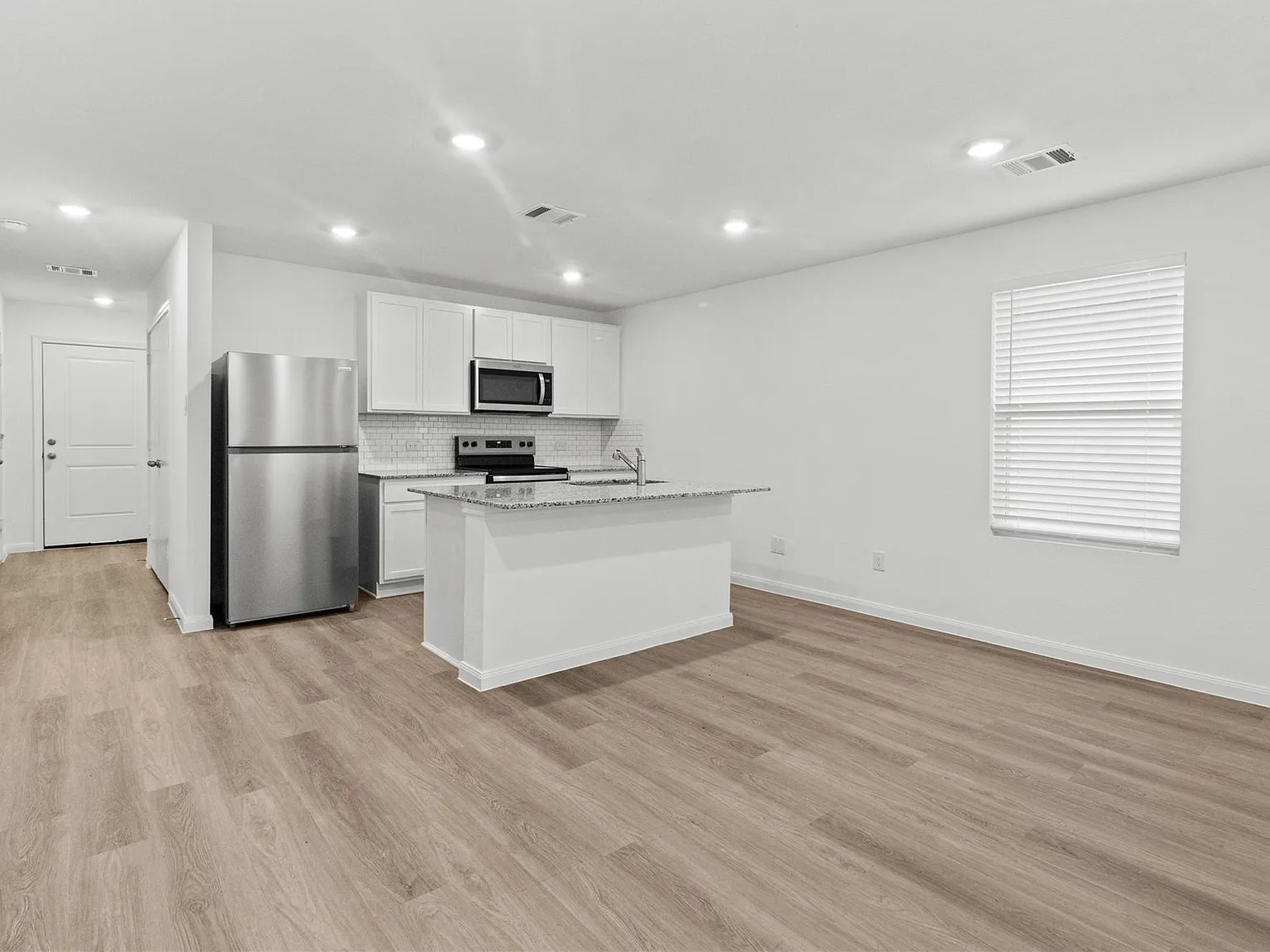 3 bed, 2.0 bath, $1,650 — Photo 1