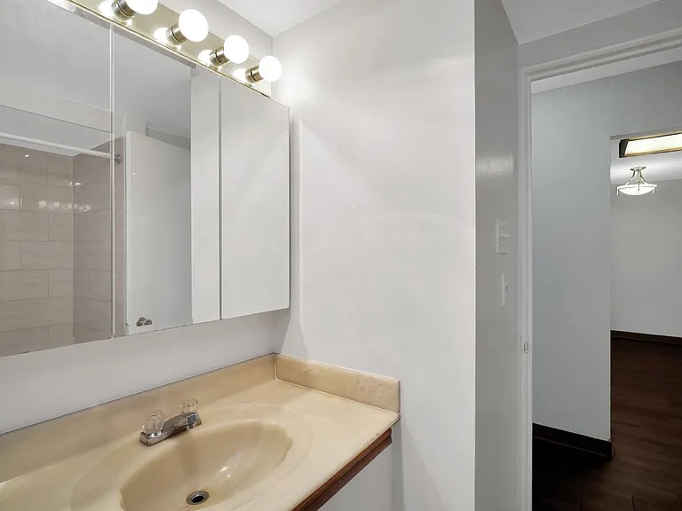 1021 Howay St — Photo 5