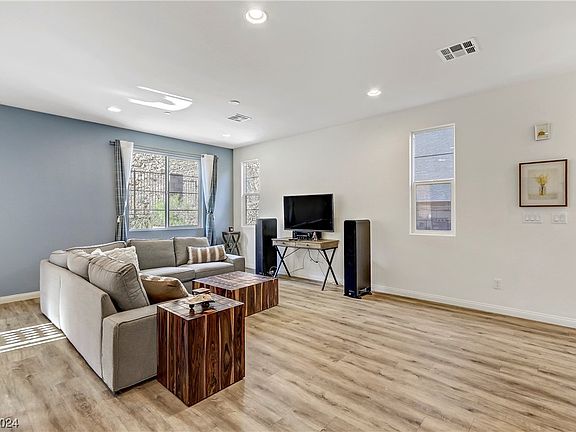 5th image of 77 Moon Hill Dr