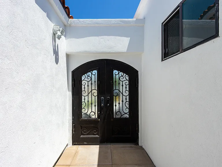 10068 Russell Ave — Photo 23