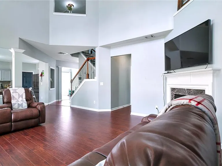 1565 Hedington Cir — Photo 6