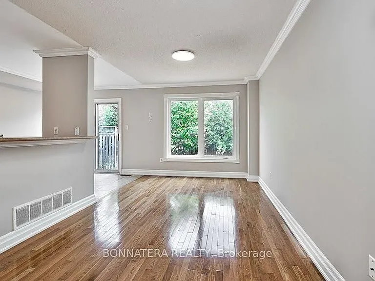 2399 Newcastle Cres — Photo 4