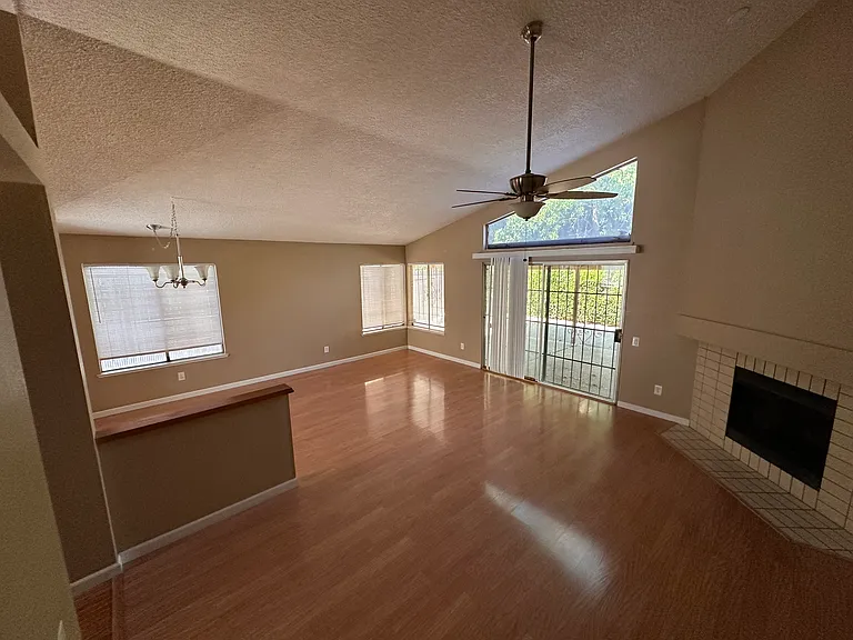 1392 Foxboro Way — Photo 16