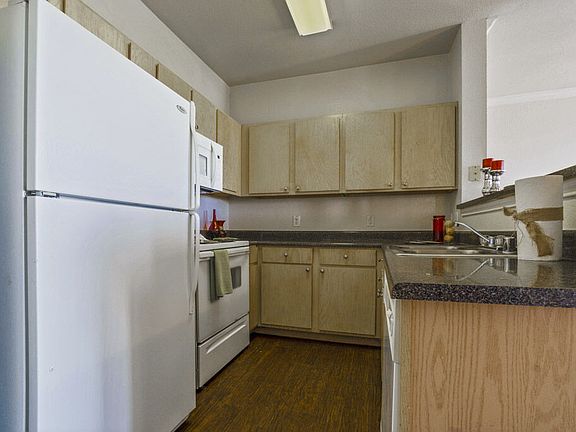 5th image of 155 Lakeside Dr #11-306