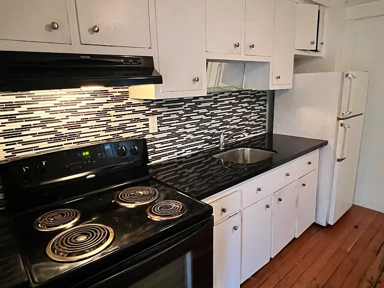 76 Eastwood Rd #TOP — Photo 18