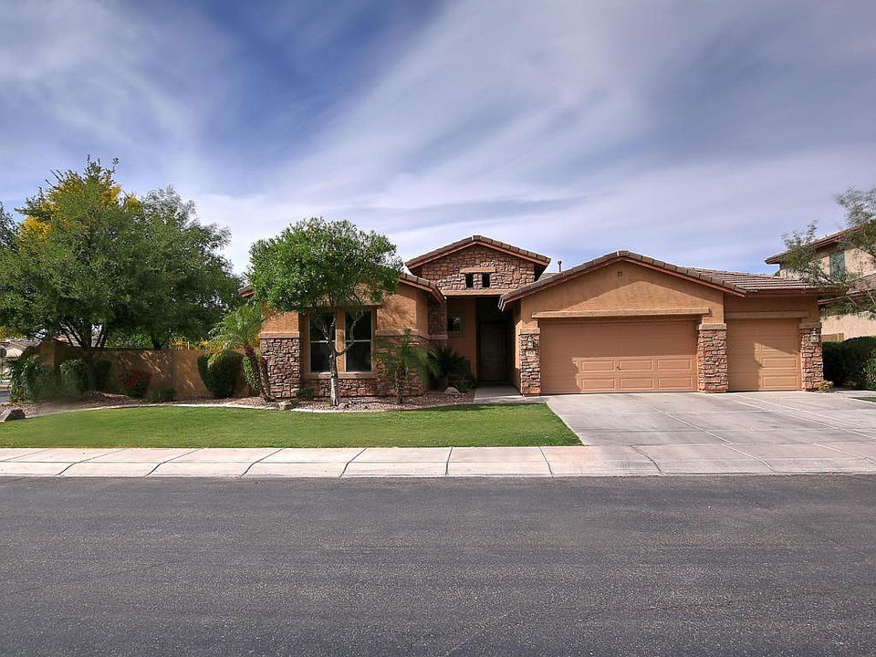 1st image of 692 W Wildhorse Dr