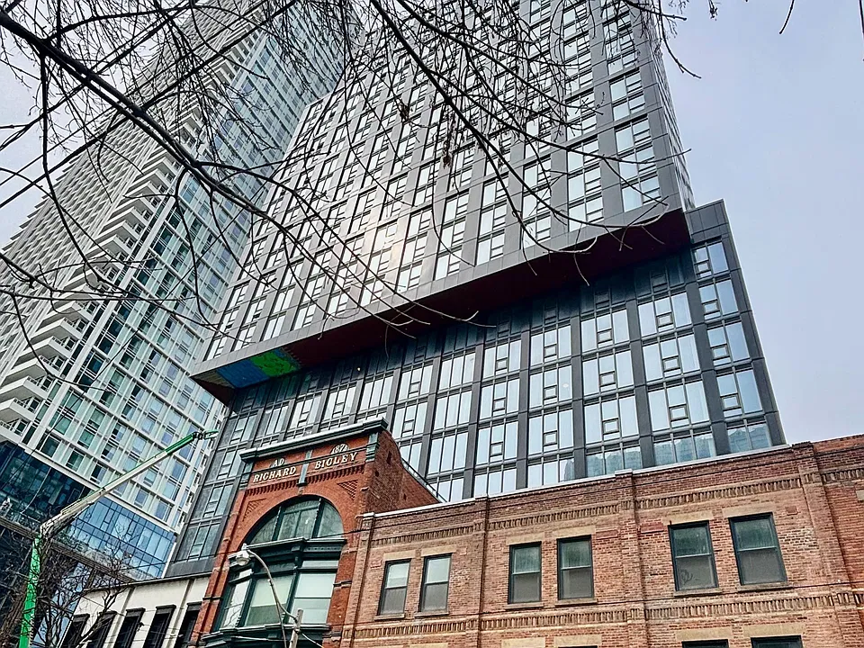 100 Queen St E #3011