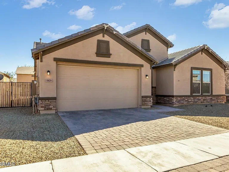 5429 W Lydia Ln — Photo 2