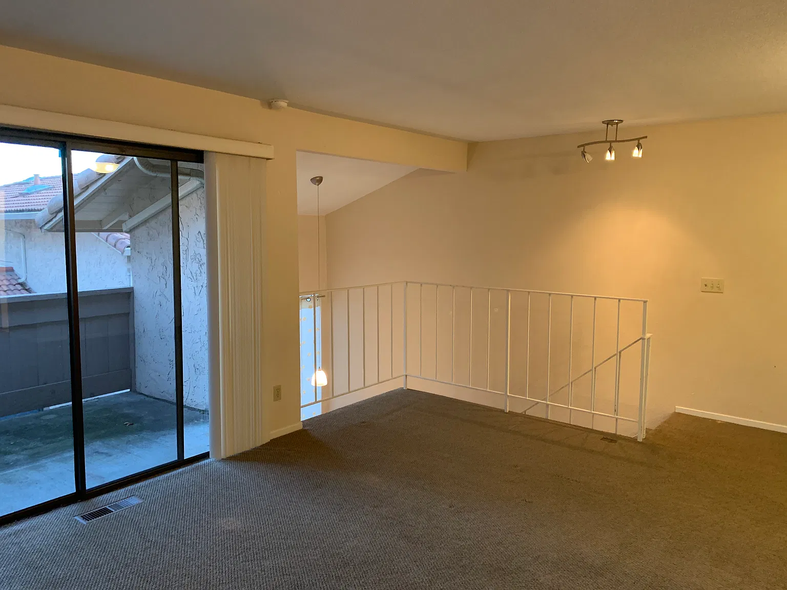 2 bed, 1.5 bath, 990 sqft, $3,600 — Photo 2