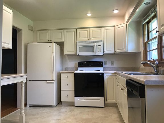 Built-in Microwave, Eat-in Counter