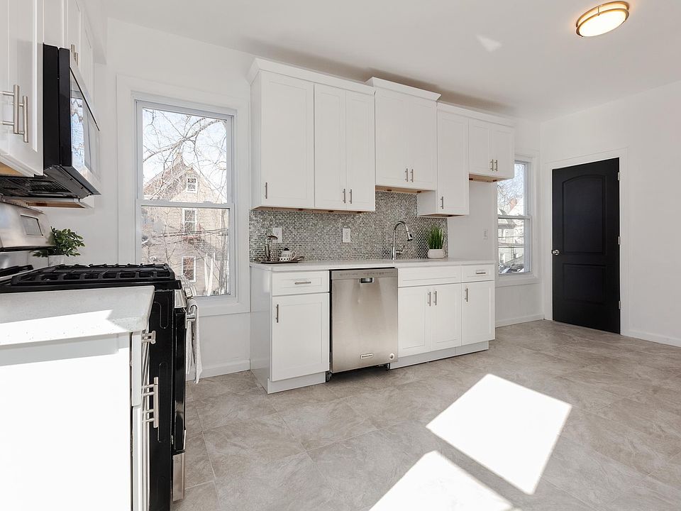 1st image of 119 N 19th St #2