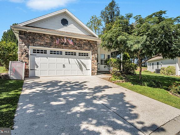 3rd image of 45 Colonial Ct