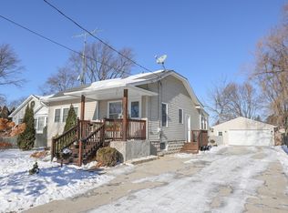 612 14th Pl, Kenosha, WI 53140