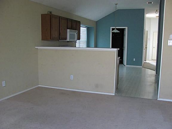 4th image of 11573 Petunia Dr