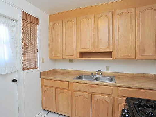 4th image of 2951 E 17th St #1