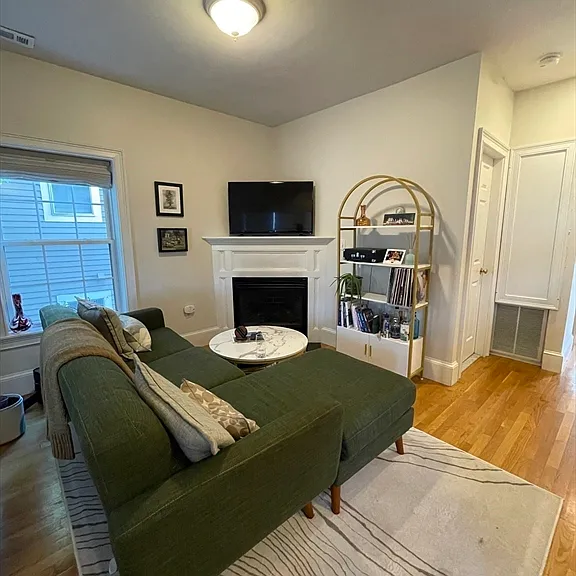 302 W 3rd St #2 — Photo 3
