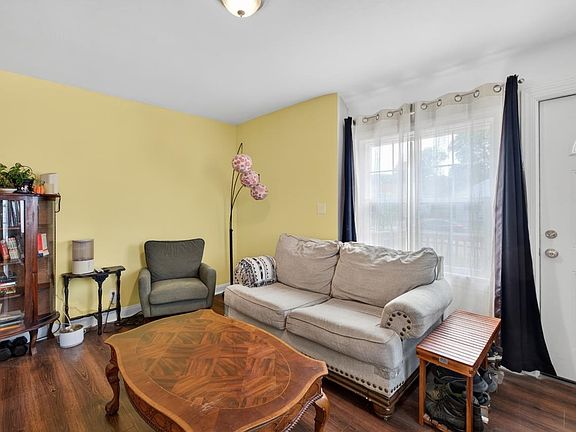 5th image of 2212 Christina St