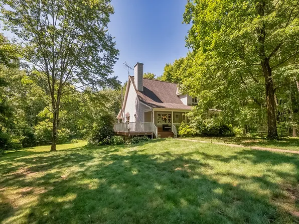 391 Glade Mills Rd, Valencia, PA 16059
