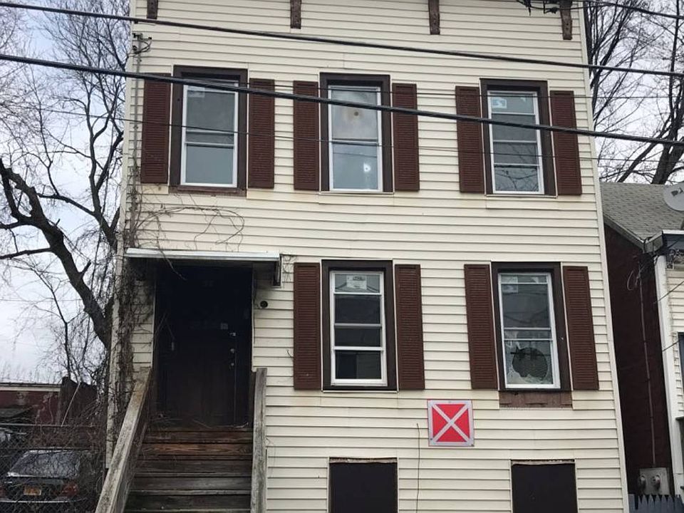 2nd image of 55 Emmett St