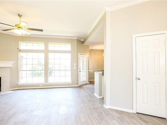 4th image of 941 Royal Oaks Dr