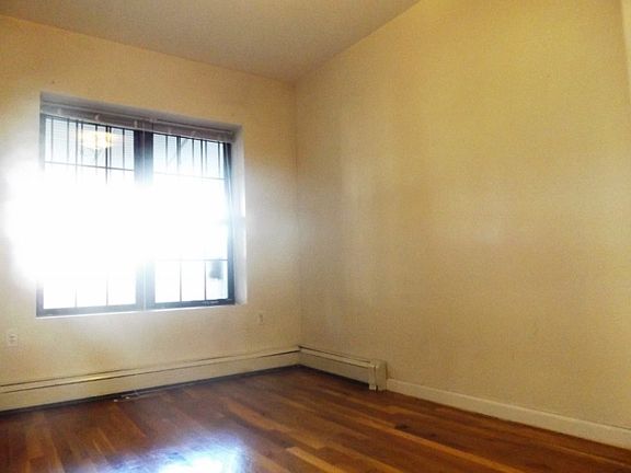 5th image of 129 Herkimer St