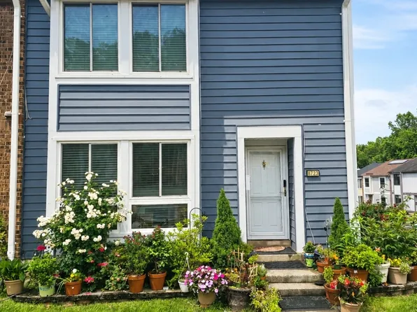 8723 Ridge Hollow Ct, Springfield, VA 22152