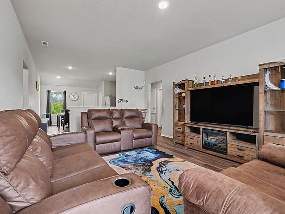 3rd image of 1640 Carillon Ln