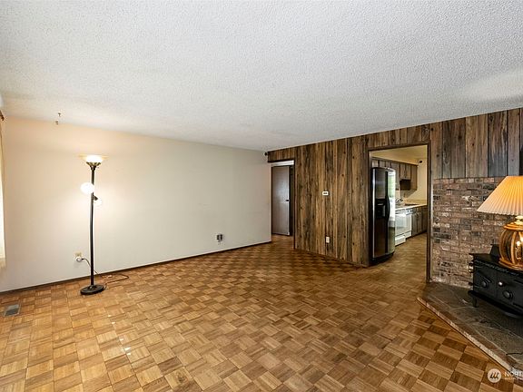 5th image of 2377 Red Spruce Drive SE