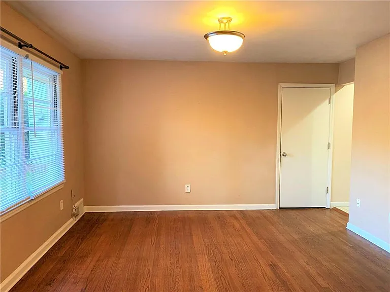 317 W Wieuca Rd NE — Photo 6