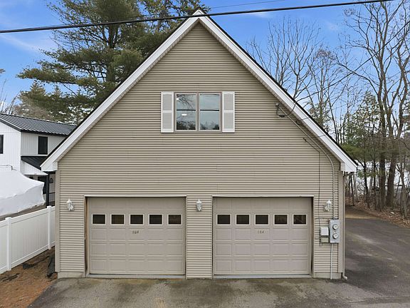 3rd image of 164 Gardners Grove Road