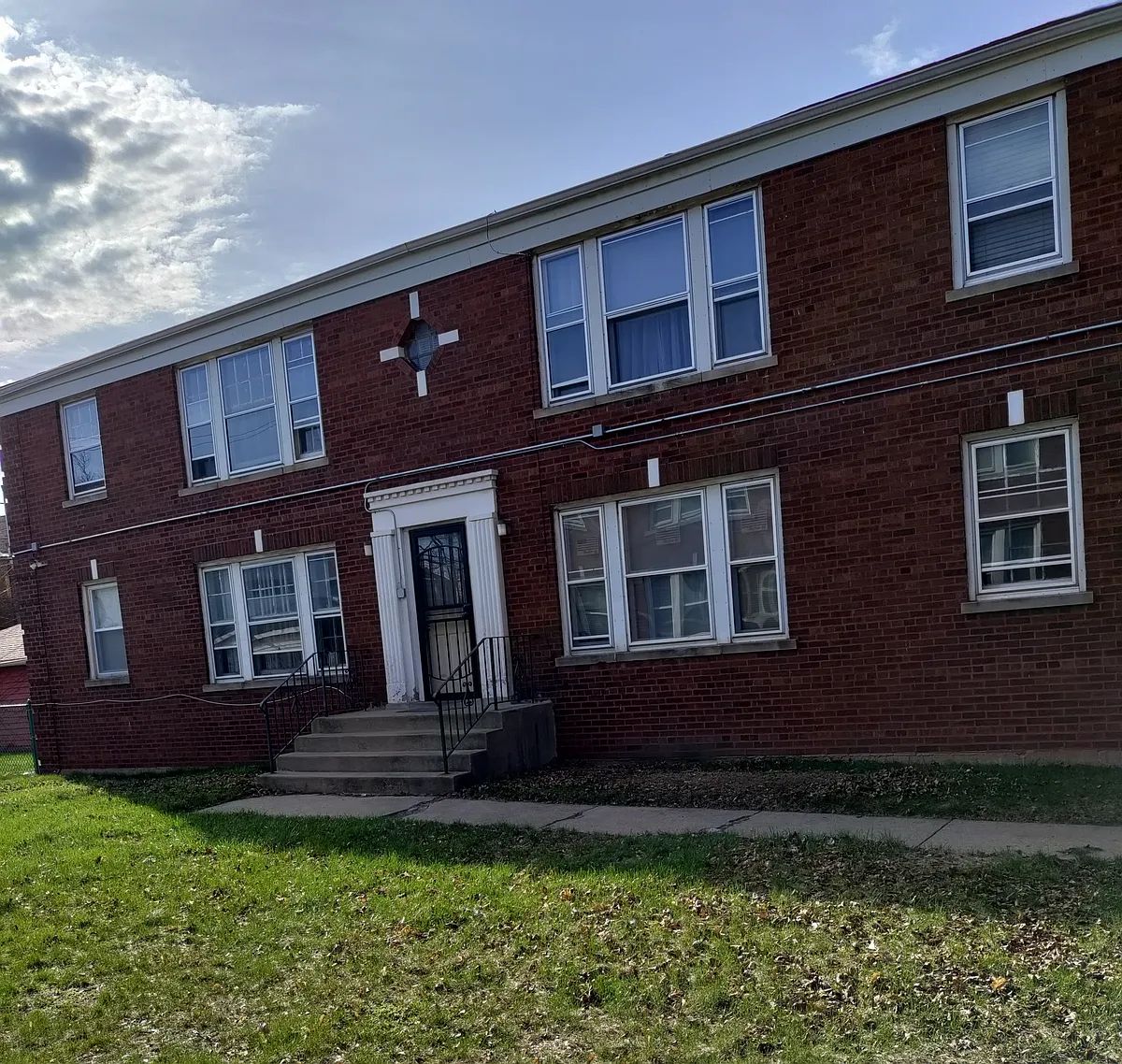 Building Photo - 8219 S King Dr #1W