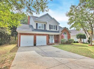 8711 Tamarron Dr, Charlotte, NC 28277