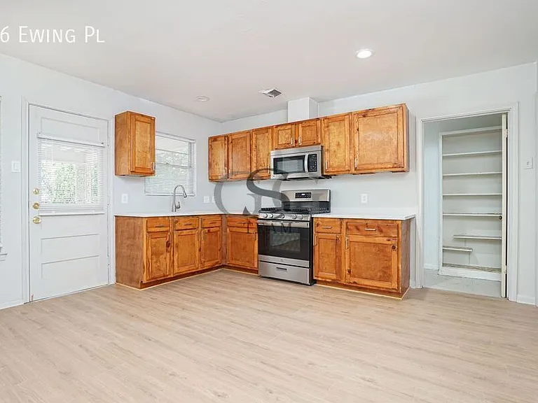 56 Ewing Pl — Photo 6
