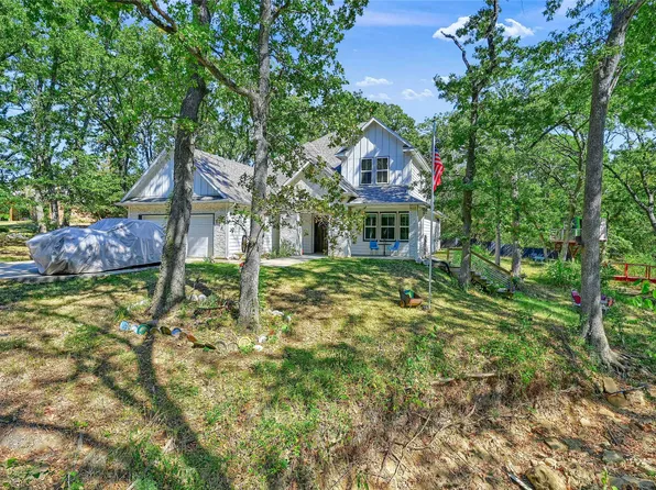 610 Deleon St, Denison, TX 75020