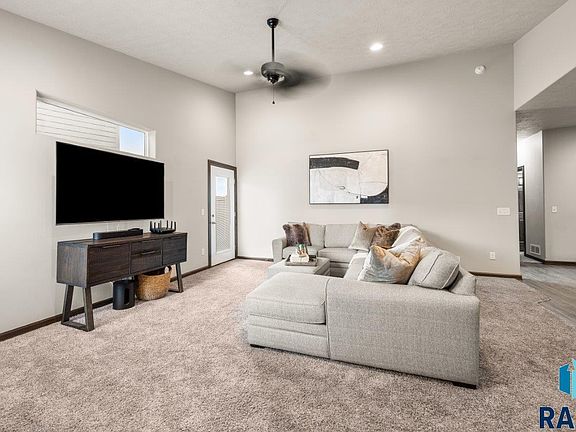 3rd image of 5427 S Seville Pl