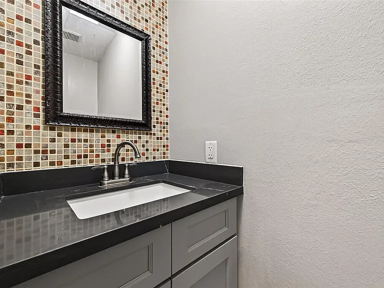 2215 Alberton Ln — Photo 12