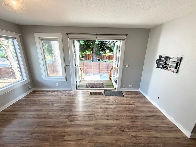 9216 N Portsmouth Ave — Photo 30