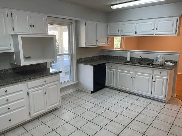 212 Lexington Dr — Photo 10