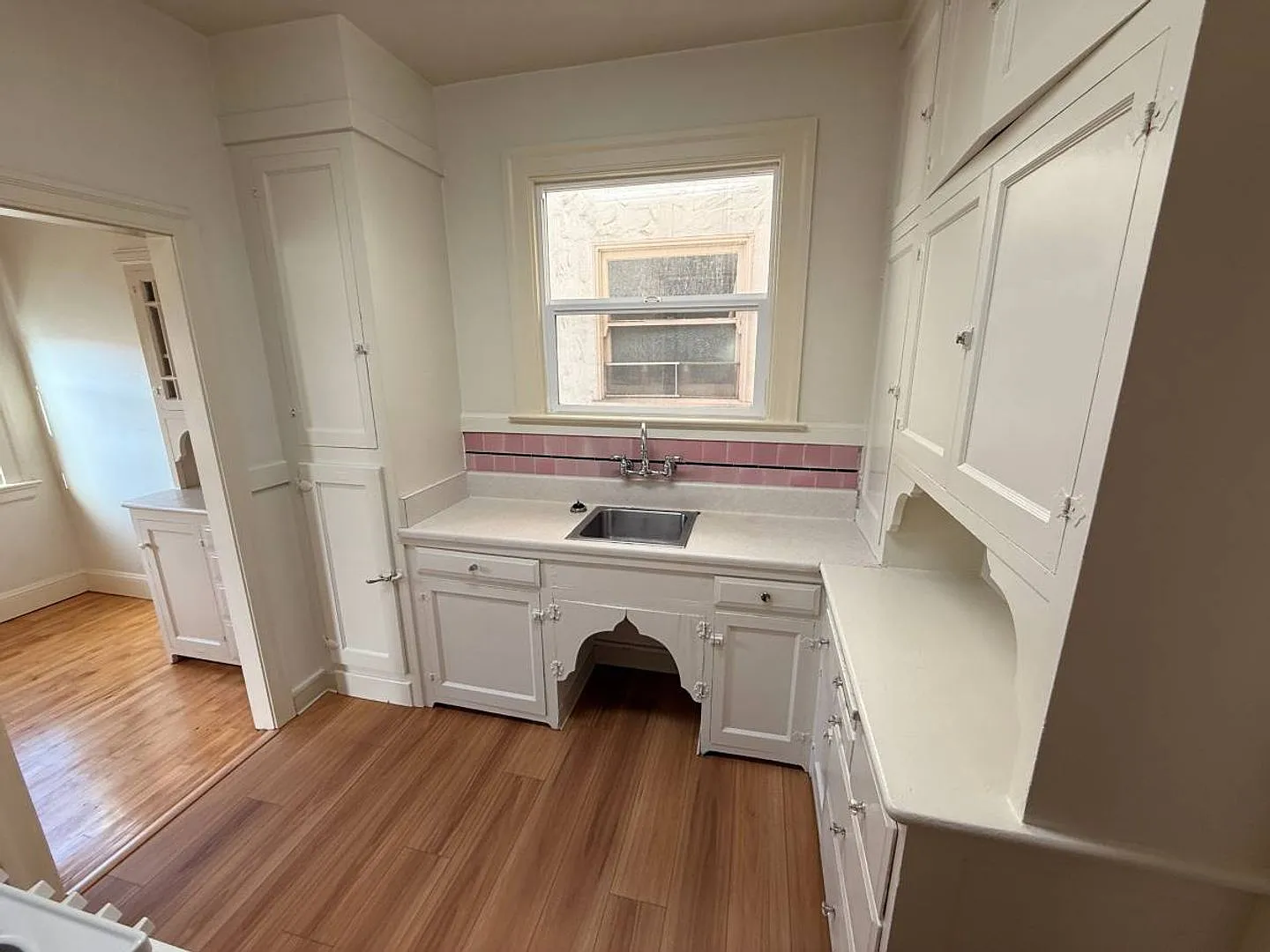 2br - 780ft2 - Prime location! One block to UCB — Photo 3