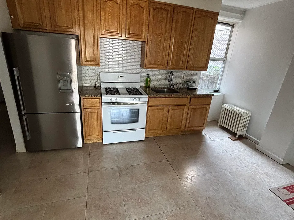 573 Avenue E #3
